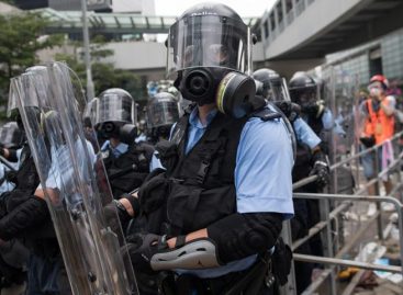 Policía de Hong Kong entra en universidad tras once días de cerco
