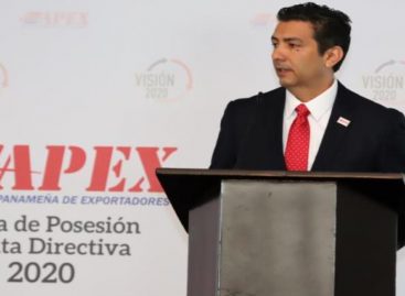 Roberto Tribaldos asume como presidente de Apex