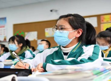 Pekín retomará educación secundaria el 27 de abril