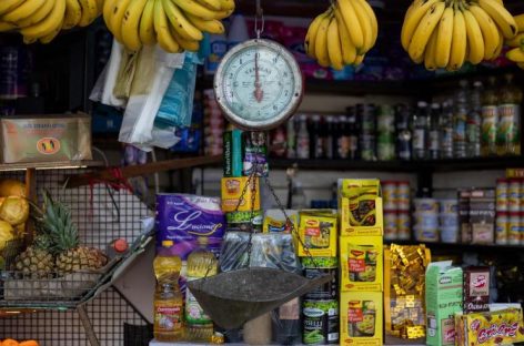 La canasta básica en Venezuela baja un 2 % en un mes